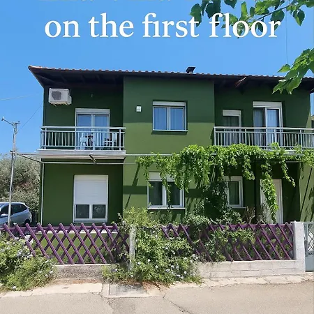 Elia Thassos アパート